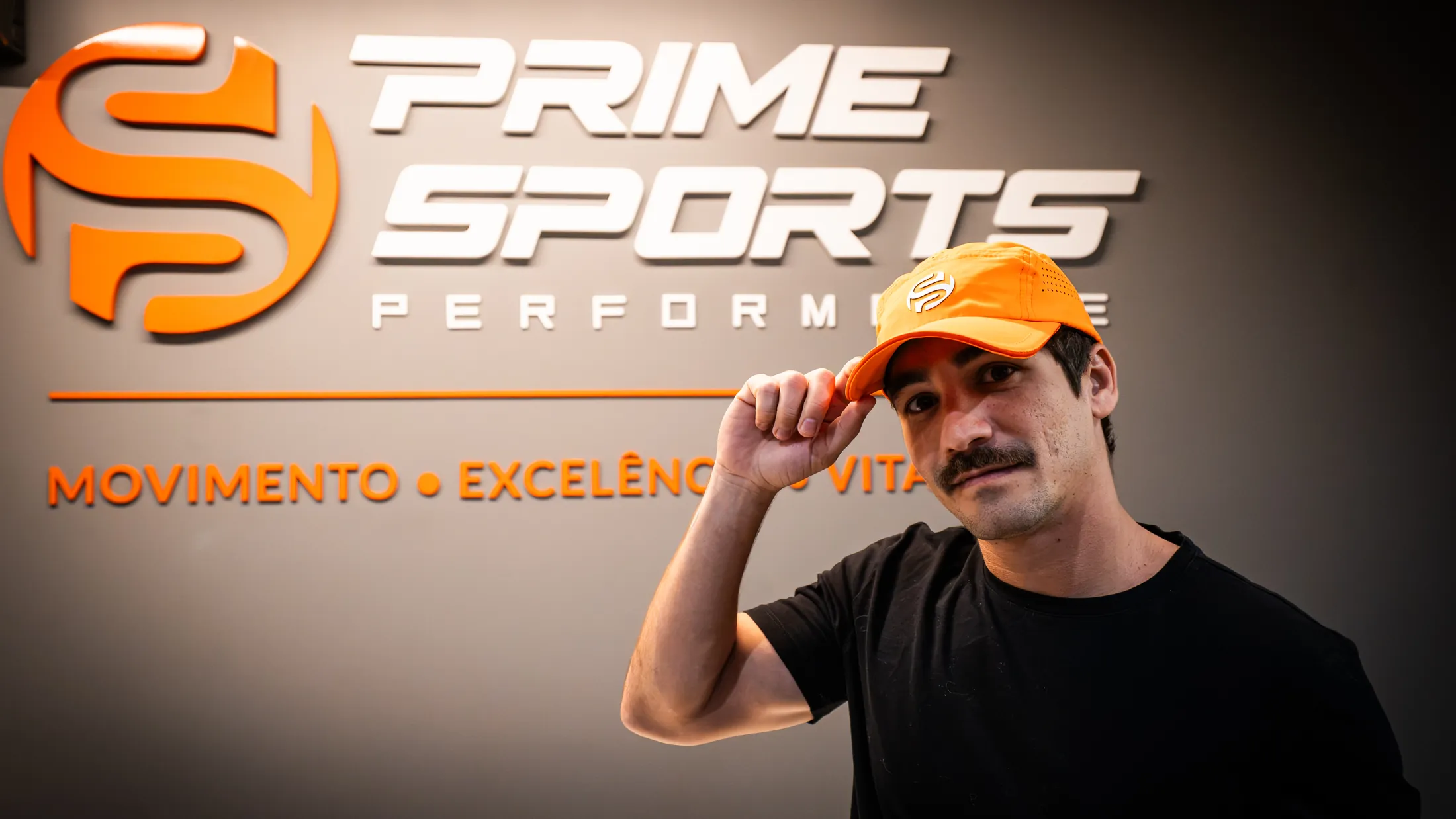 Parede da Prime Sports Performance com os valores da marca